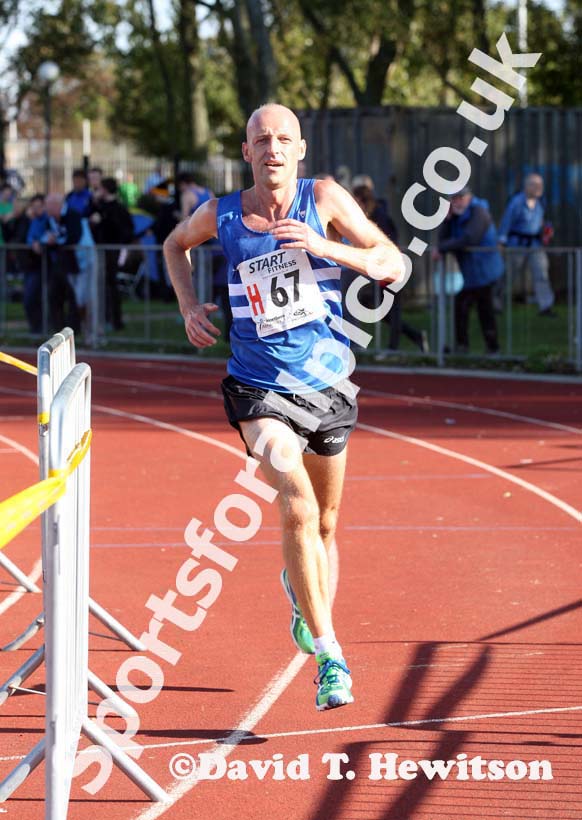 Ian Hudsptih bringing Morpeth Harriers team home in 3rd place in the Northern Mens 6 Stage Road Relay.